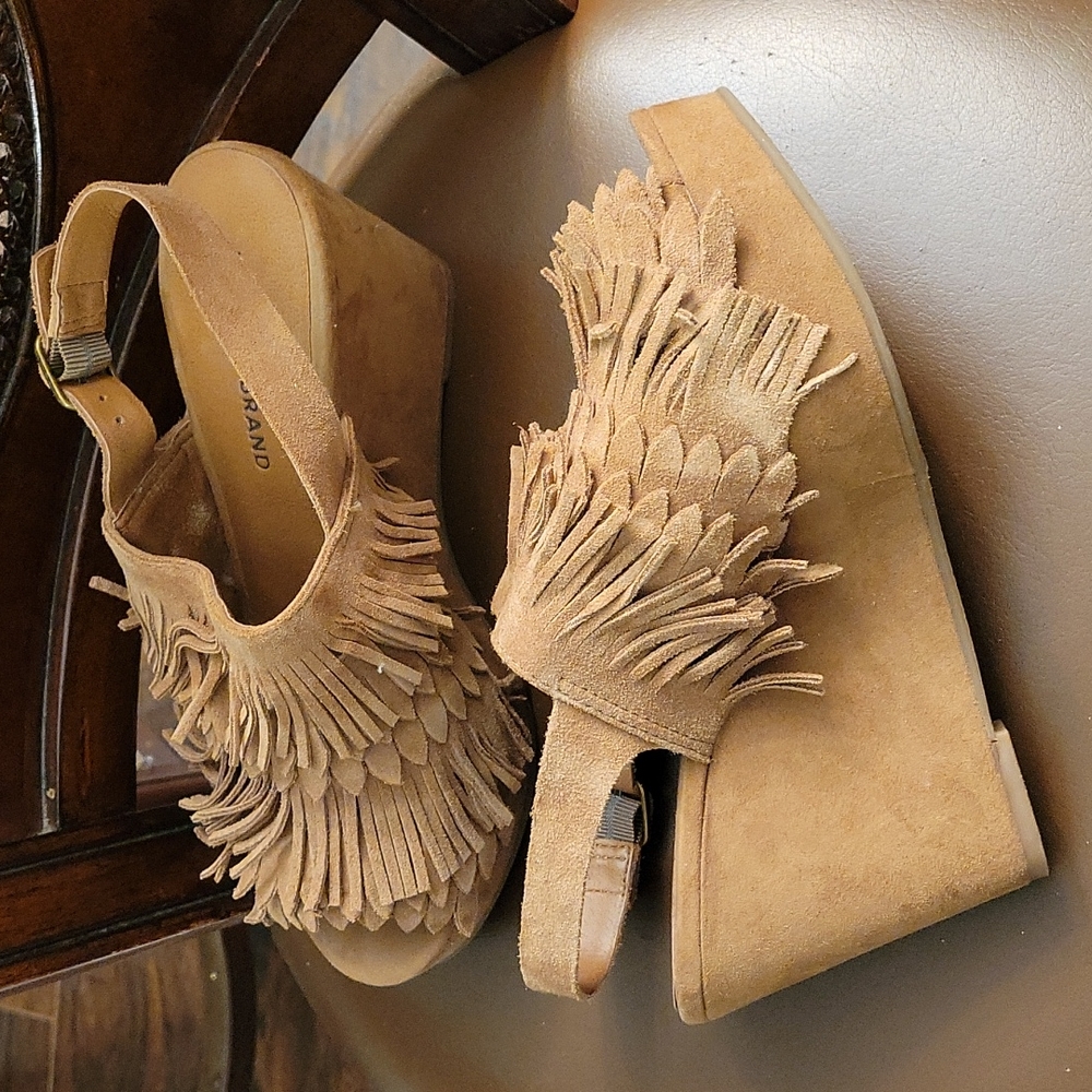 Lucky Platform sandals size 8 tan